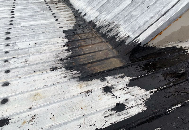 how to remove roofing tar from metal roof